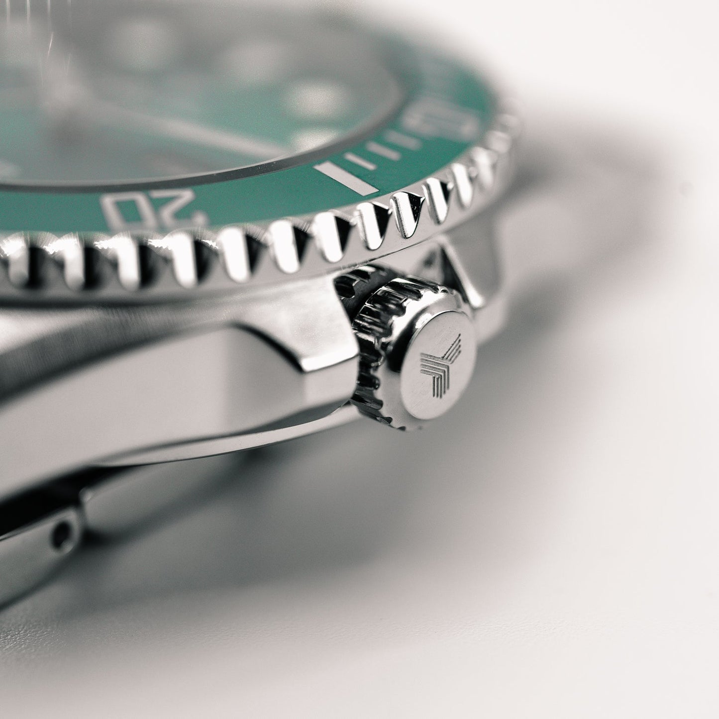 FullSet™ - Švicarska ura Ascend Submarine – Kovinsko Zelena